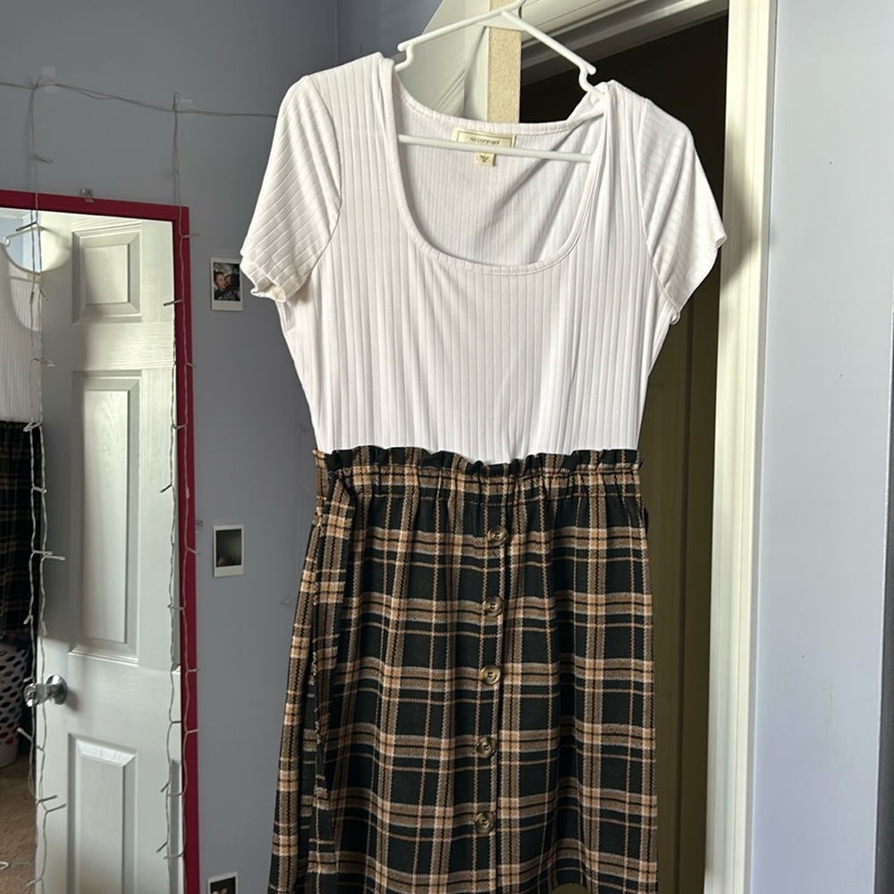Medium size 
Junior section
White top 
Plaid bottoms 
It’s all one outfit